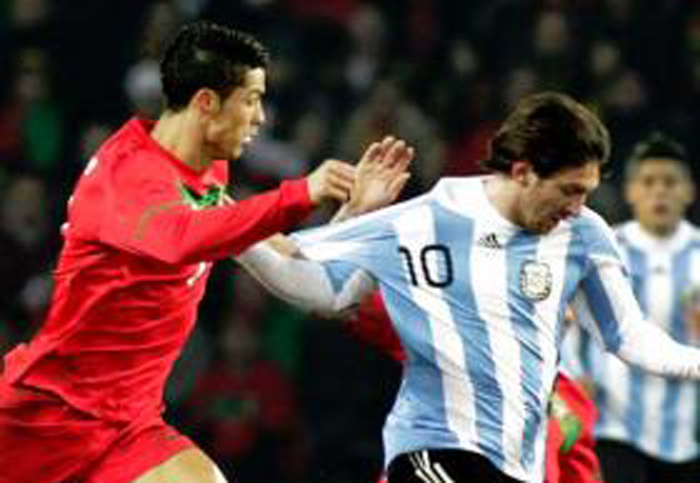 Sport Cops Cristiano Ronaldo Vs Messi Fighting For Ball Wallpaper