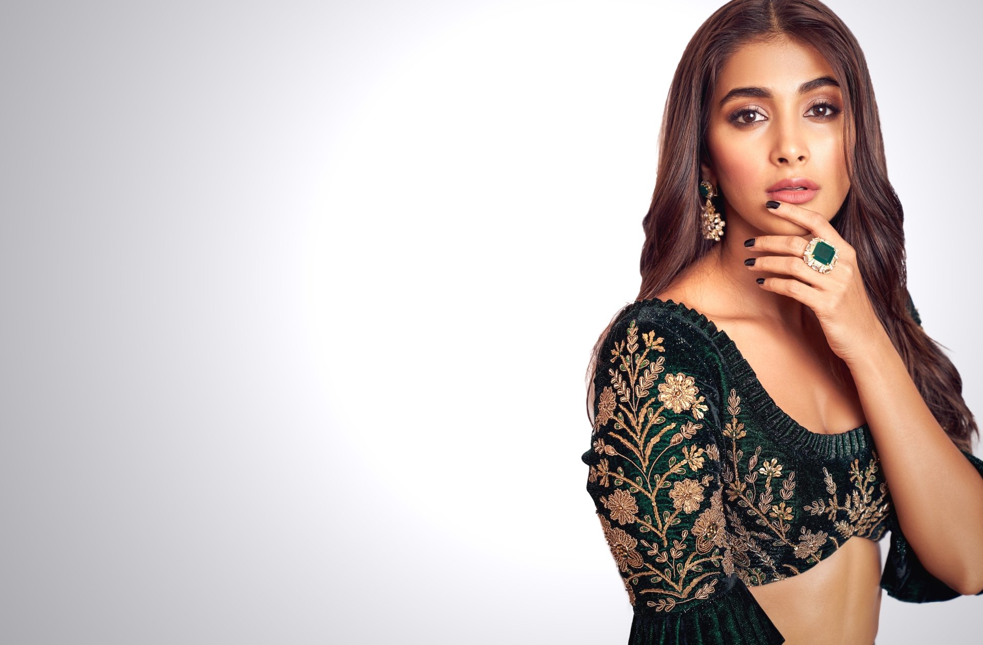 Brown Eyes Bollywood Actress Indian Brunette Model Celebrity Wallpaper