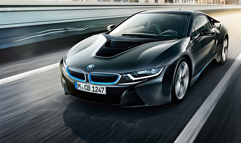 2014 negro BMW i8 a exceso de velocidad en carretera fondos de
