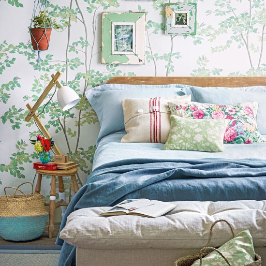 Country Bedroom With Beech Tree Print Wallpaper Housetohome Co Uk
