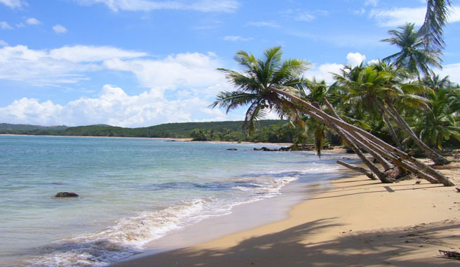 La Playa Costa Azul En Puerto Rico