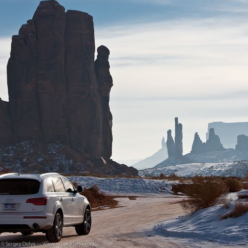 Widescreen Audi Q7 In Monument Valley Wallpaper