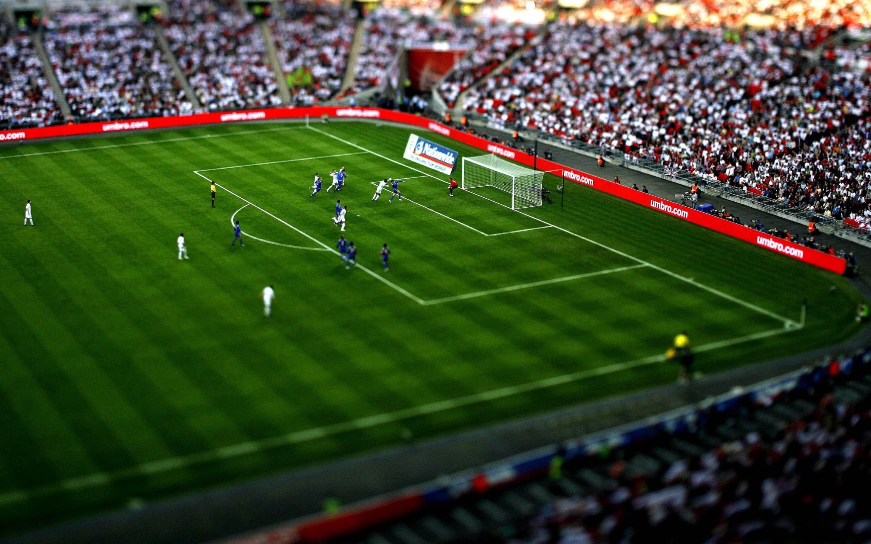 Football match wallpapers and images   wallpapers pictures photos 2880x1800
