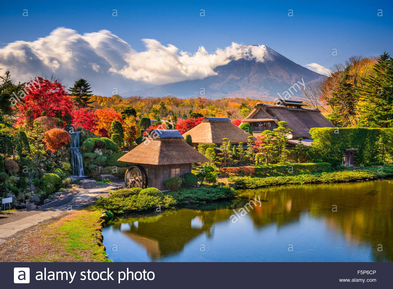 Oshino Japan Historic Thatch Houses With Mt Fuji In The