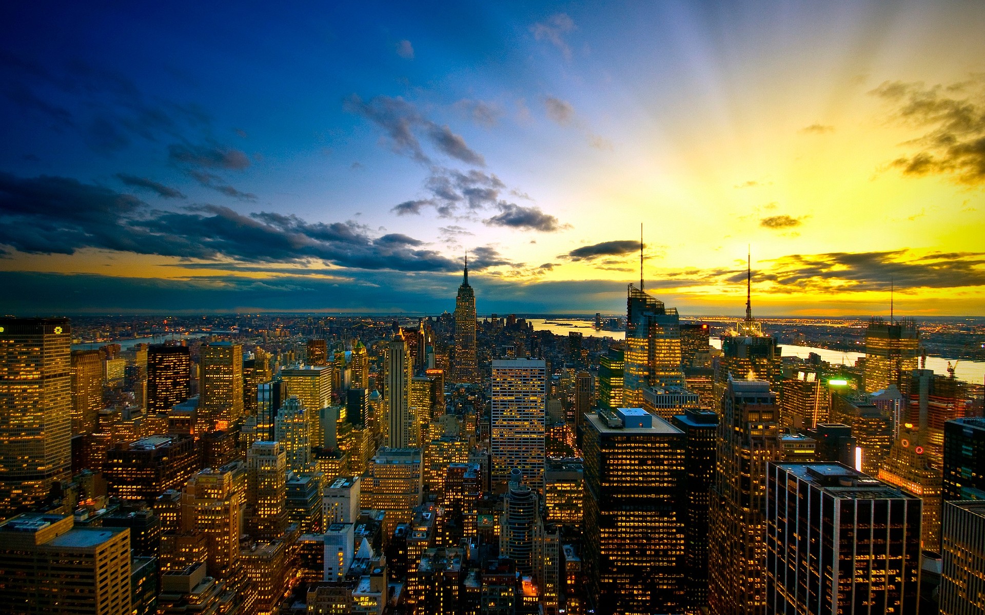 Sunset over the New York City skyline in 4K resolution