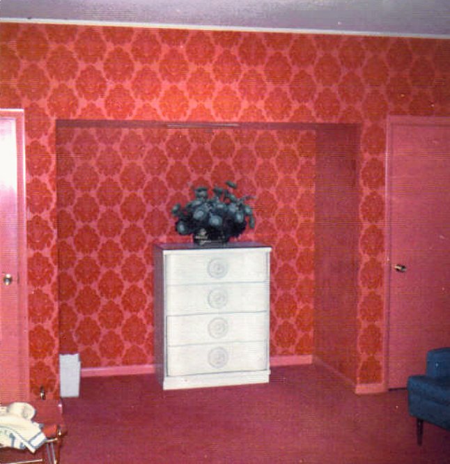 Red Flocked Wallpaper A Classic Of Bordello Decor