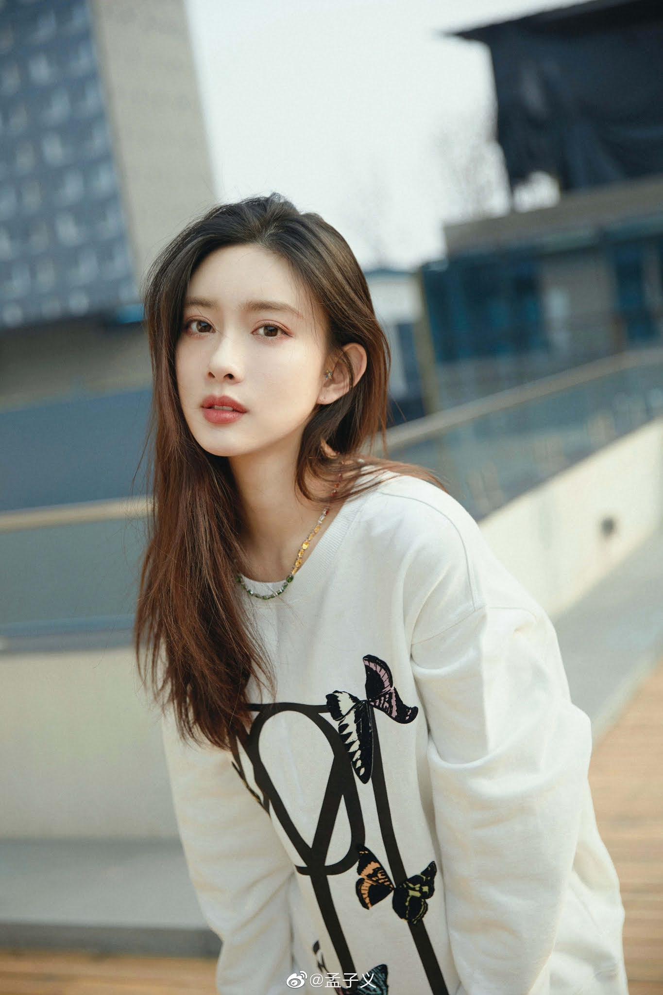 China Entertainment News Meng Ziyi Poses For Photo Shoot