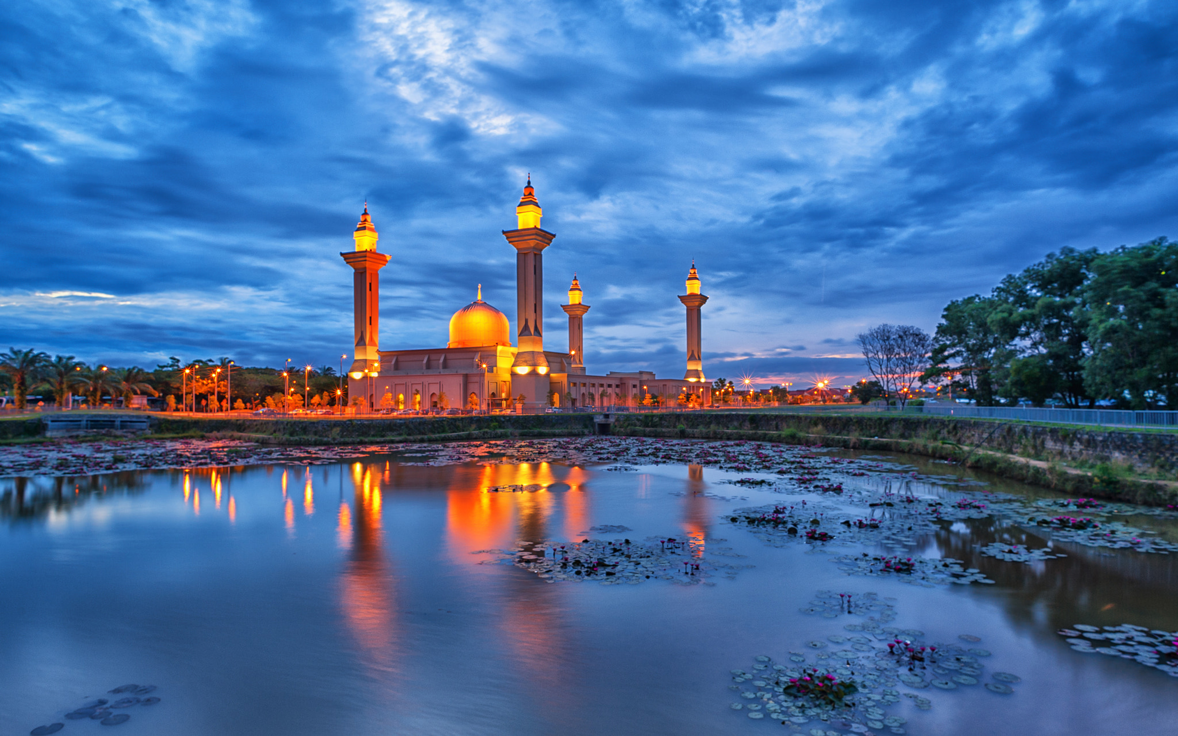 The Tengku Ampuan Jamaah Mosque Located In Shah Alam Selangor