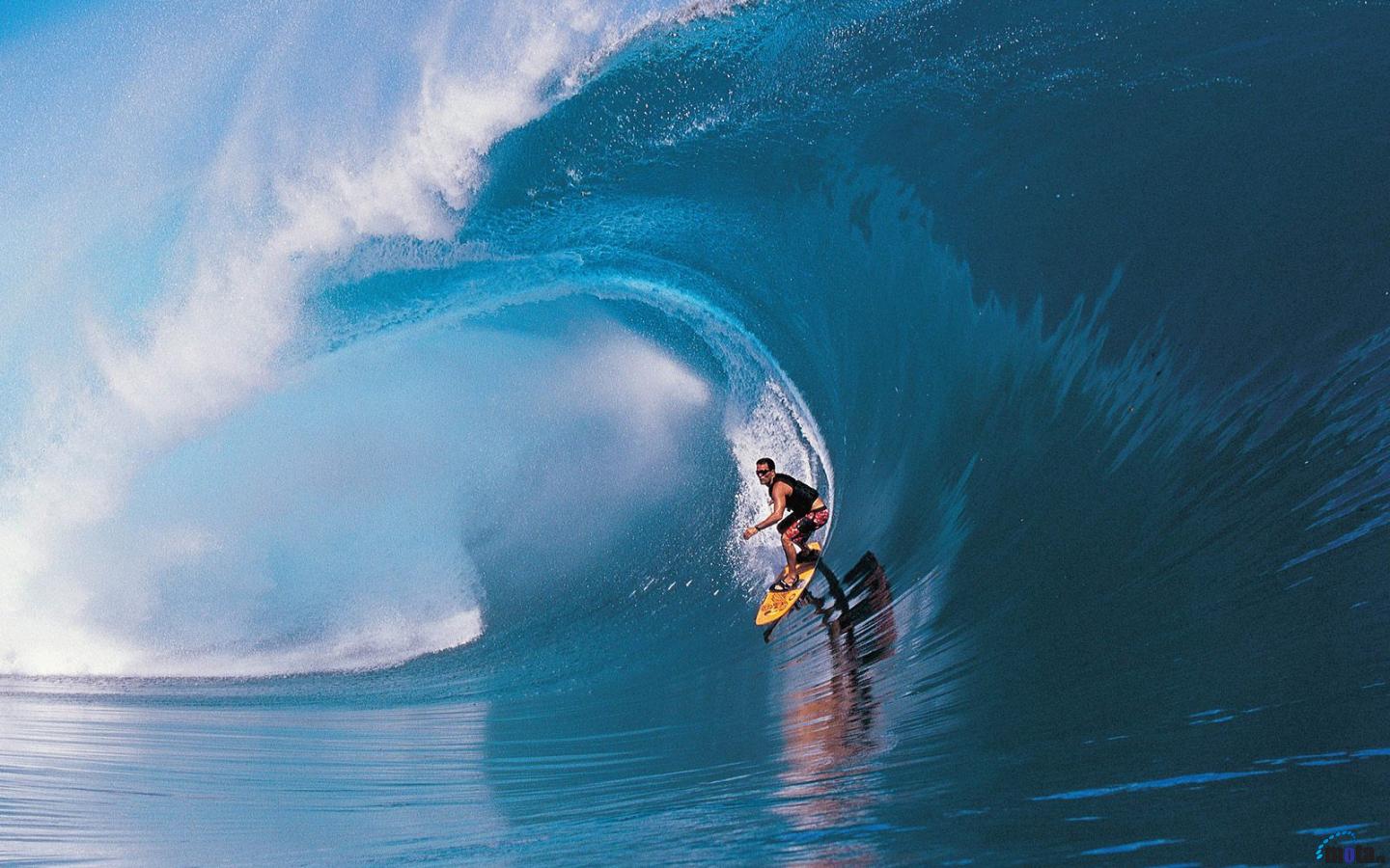 Wallpaper Surfing In Teahupoo Tahiti X Widescreen
