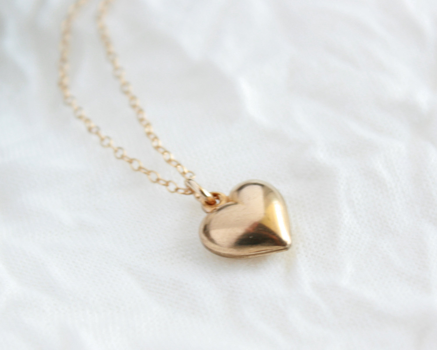 Gold Heart Necklace Wallpaper