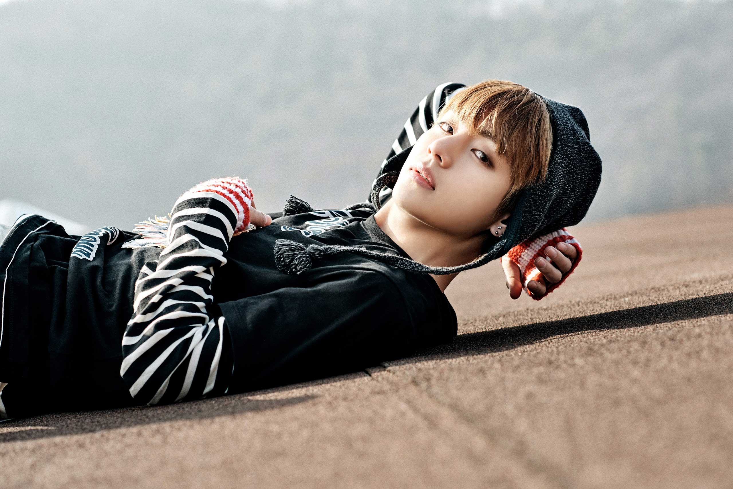 V Wallpaper