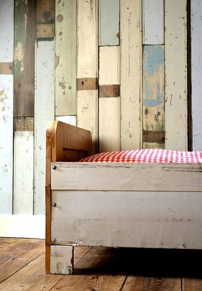 Amazing Wallpaper That Looks Like Salvaged Wood Bath Ideas