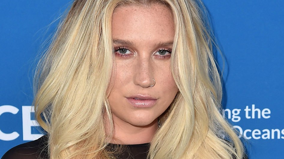 Kesha Orchestrates Surprise On Stage Proposal Chicago S B96