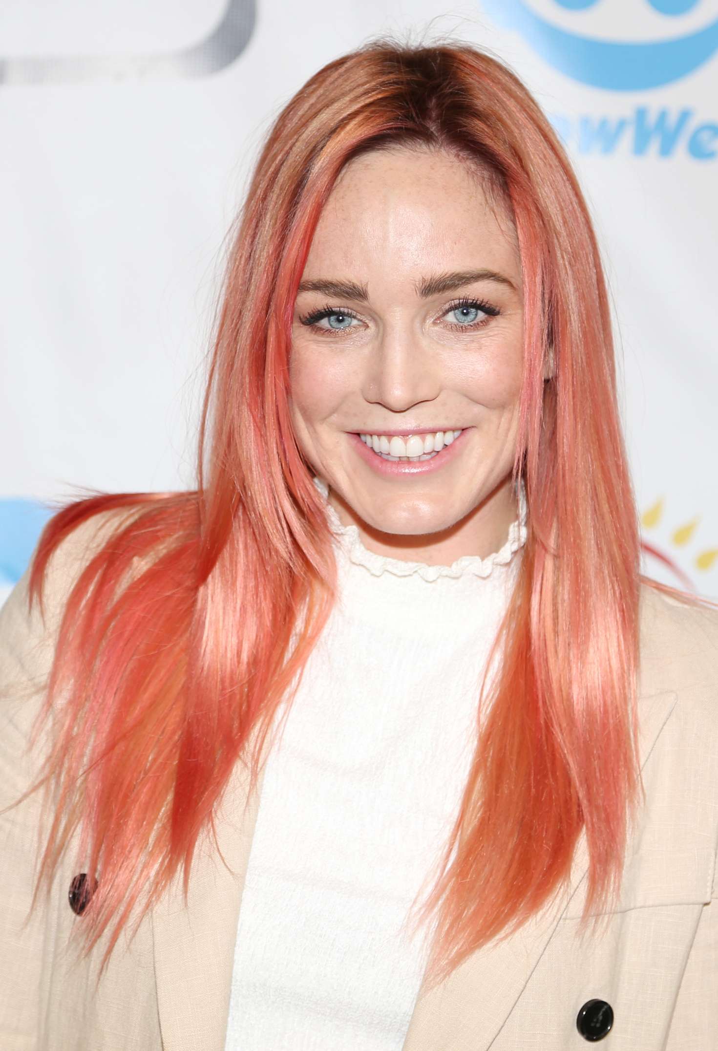 Caity Lotz Celebrities To The Rescue In Los Angeles