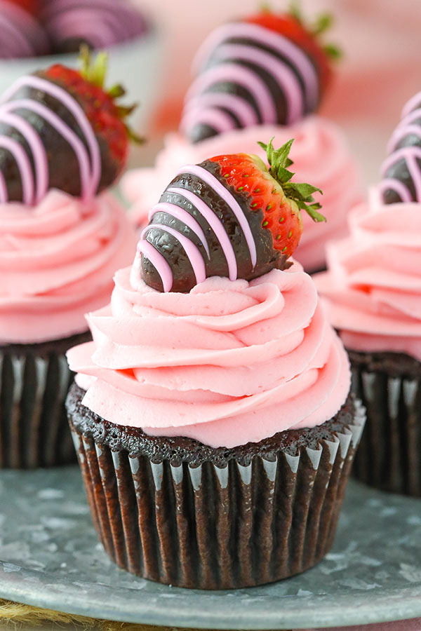 Chocolate Covered Strawberry Cupcakes Easy Valentines Day Recipe