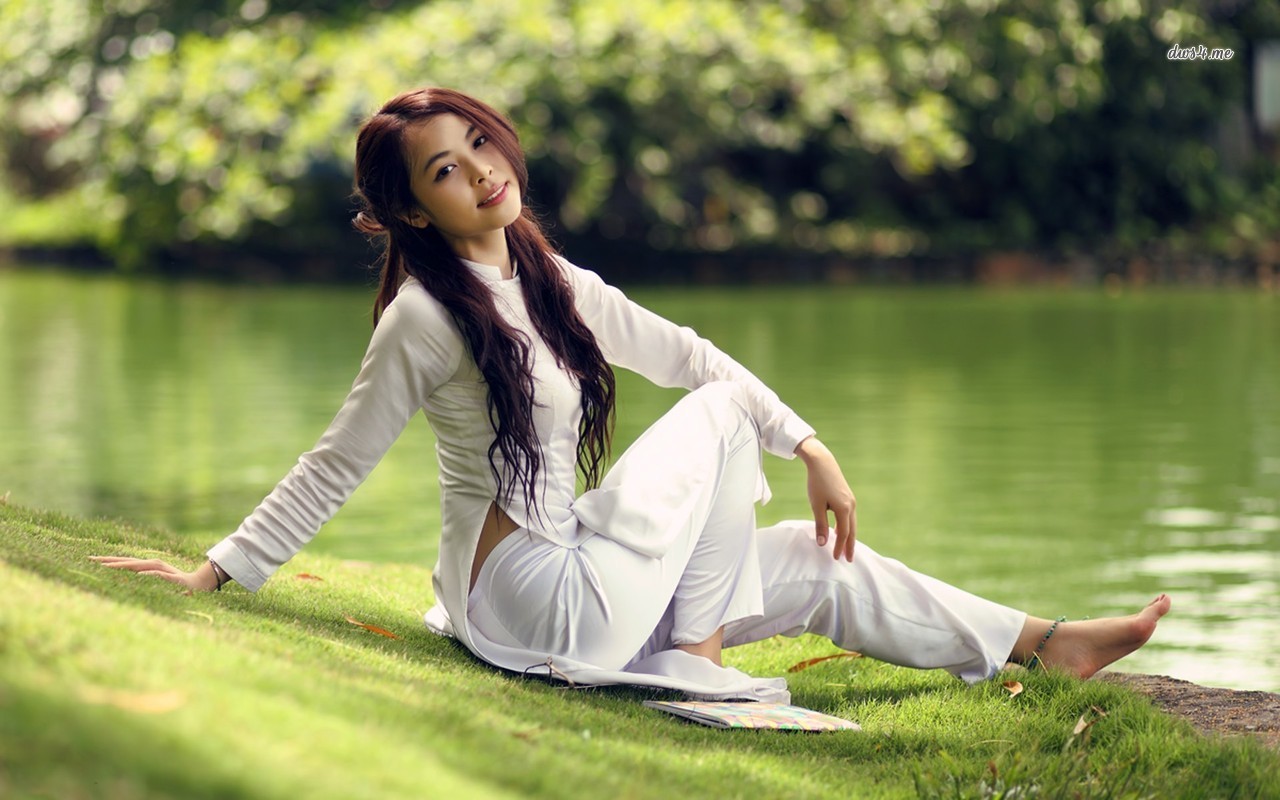 Vietnam Women Ao Dai Wallpapers