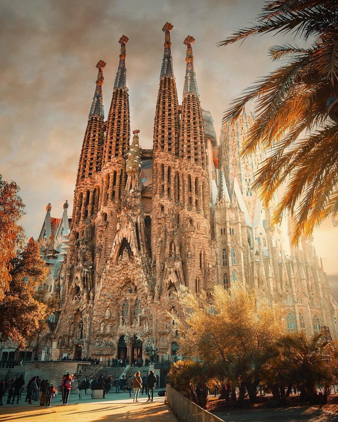 La Sagrada Familia Wallpaper