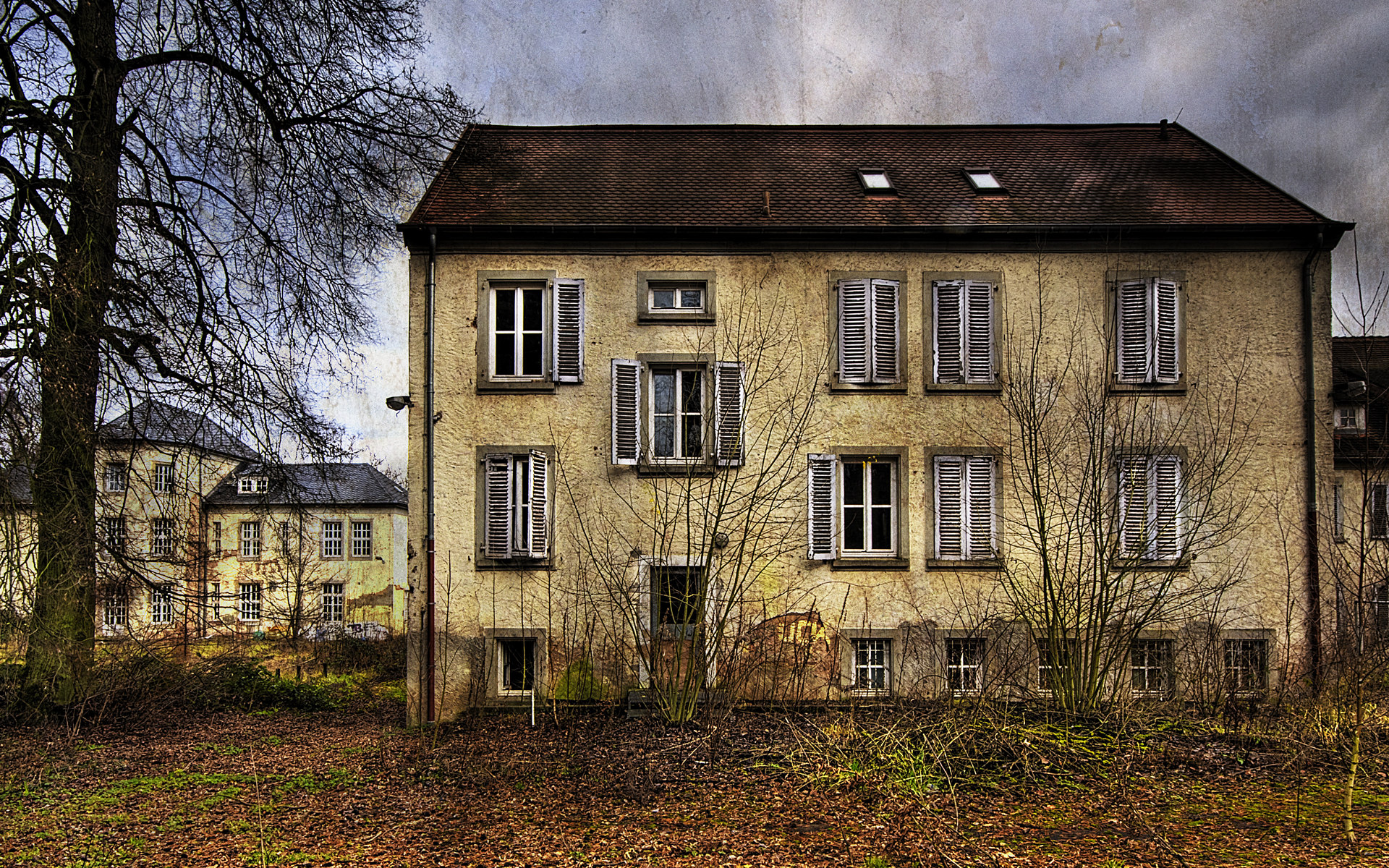 Urban Ruins And Abandoned Buildings Is A Great Wallpaper For Your