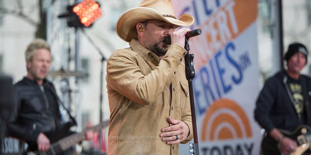 Watch Jason Aldean Perform Rear Town On The Today Plaza