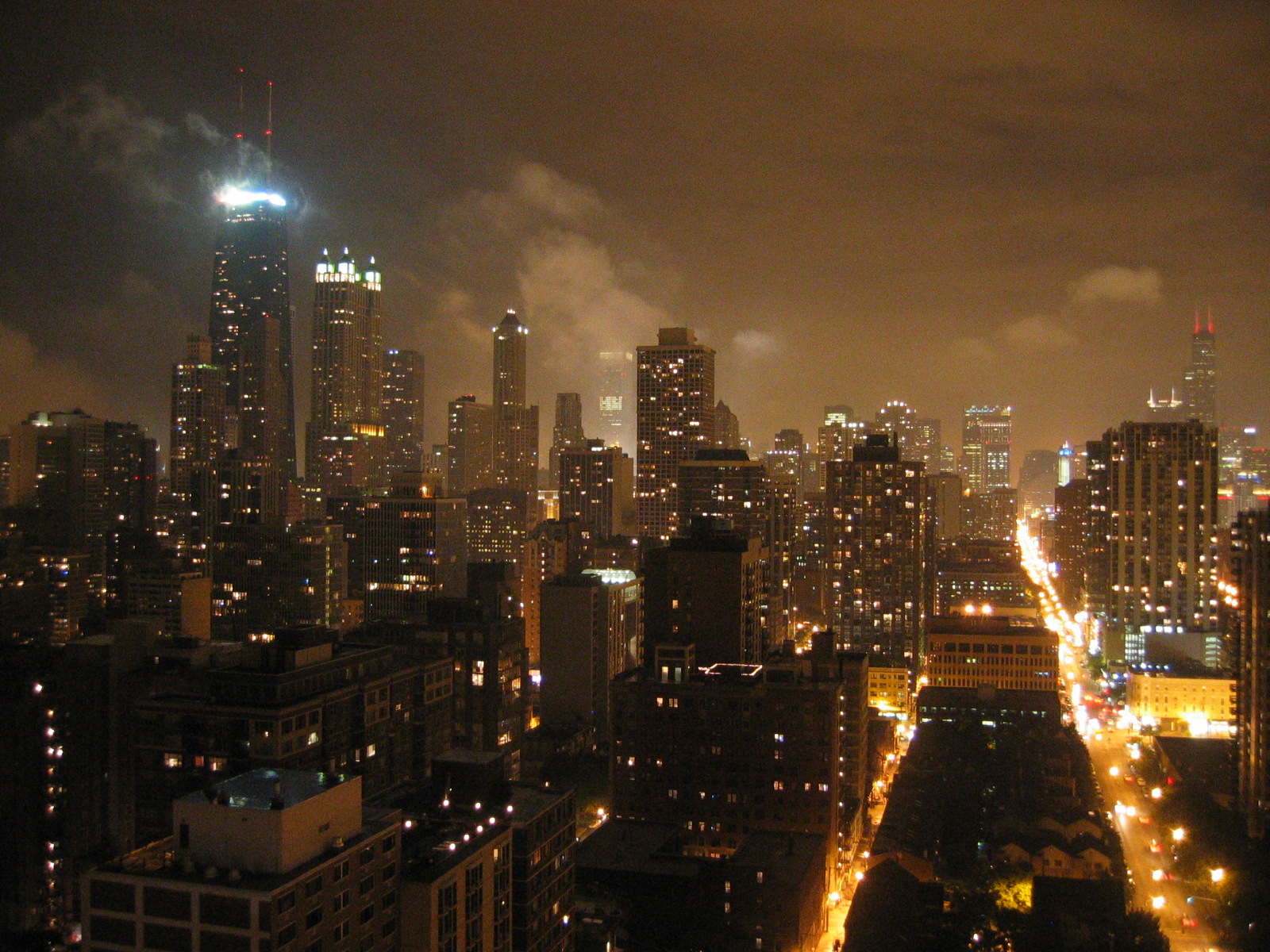 Datei Jrballe July Chicago Skyline At Night Jpg Wikipedia