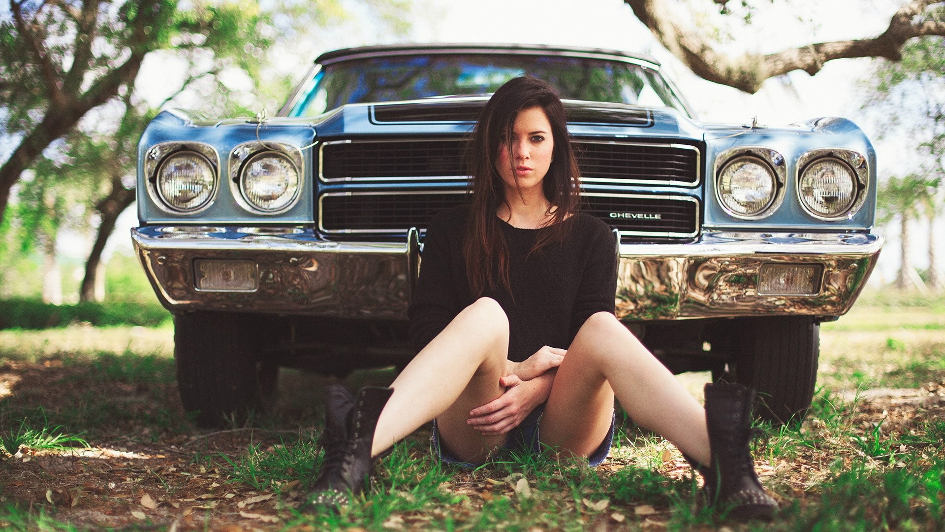 Girl And Old Car Pictures Wallpaper For Desktop Picture