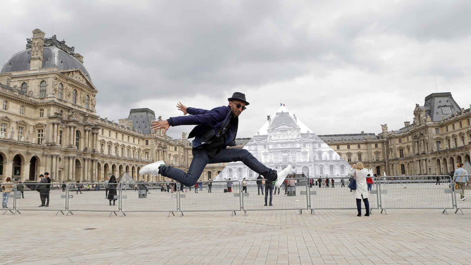Artist Jr Made The Pyramid At Louvre Museum In Paris Disappear