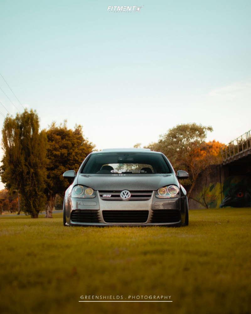 Volkswagen R32 Base With Rotiform Rse And Michelin