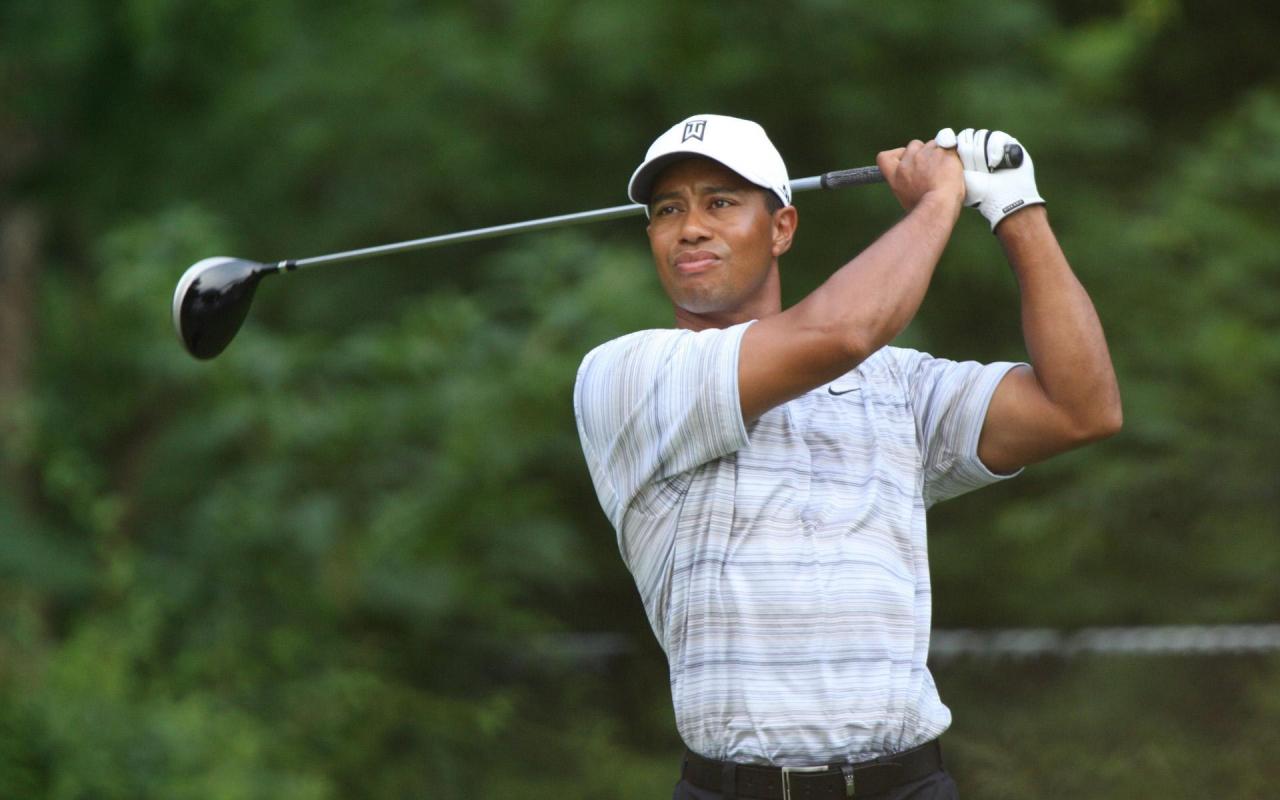 Reses American Professional Golfer Tiger Woods Wallpaper