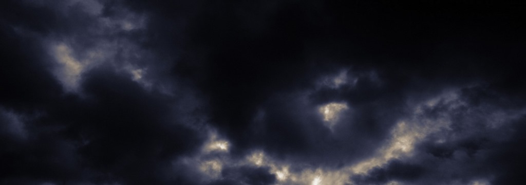 dark clouds wallpaper 1440x900