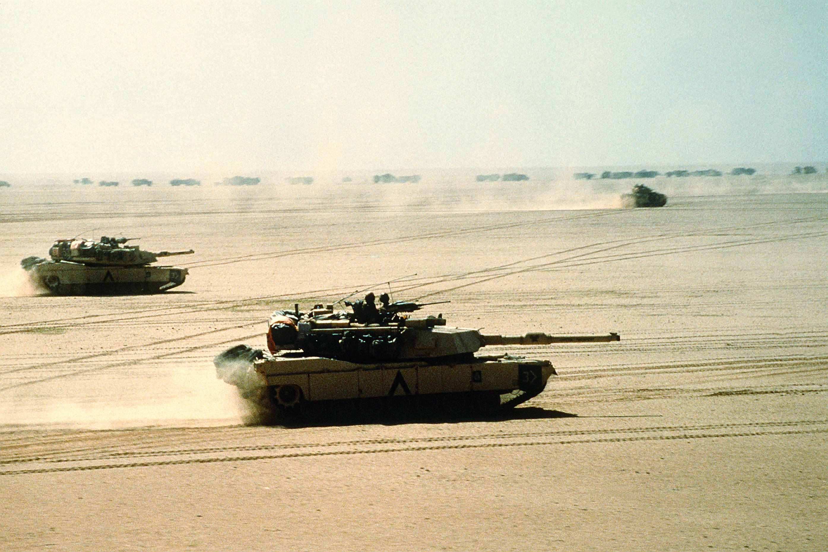Desert Military Operation Storm Tank HD Wallpaper