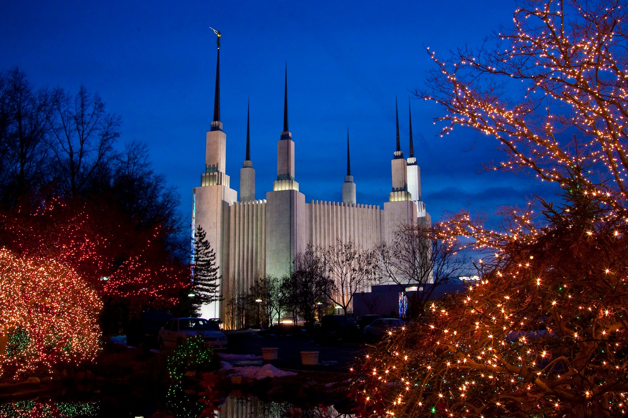 Washington DC Temple at Christmas