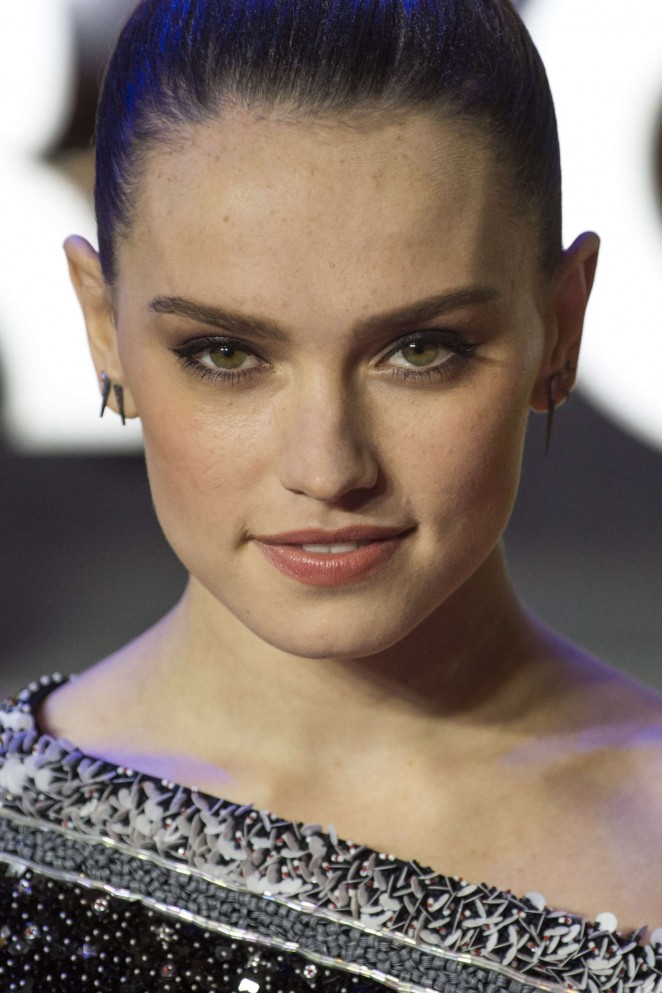Daisy Ridley Star Wars The Force Awakens Uk Premiere Gotceleb