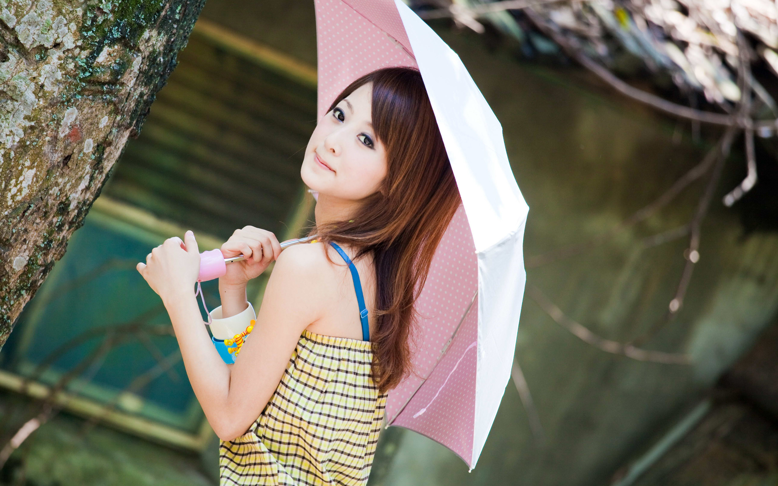 Korean Beautiful Girls Wallpaper With Umbrella