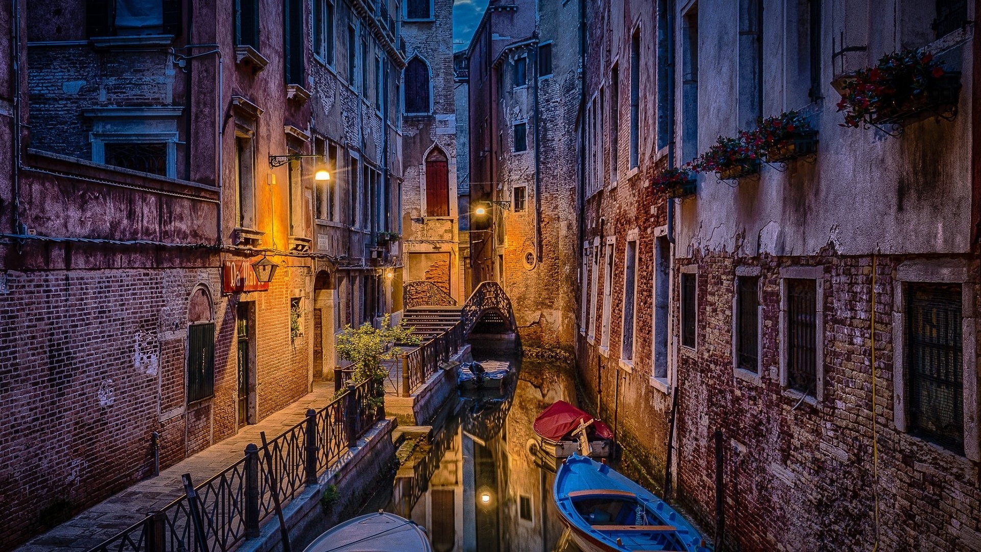 Canal in Venice at Night HD Wallpaper Background Image