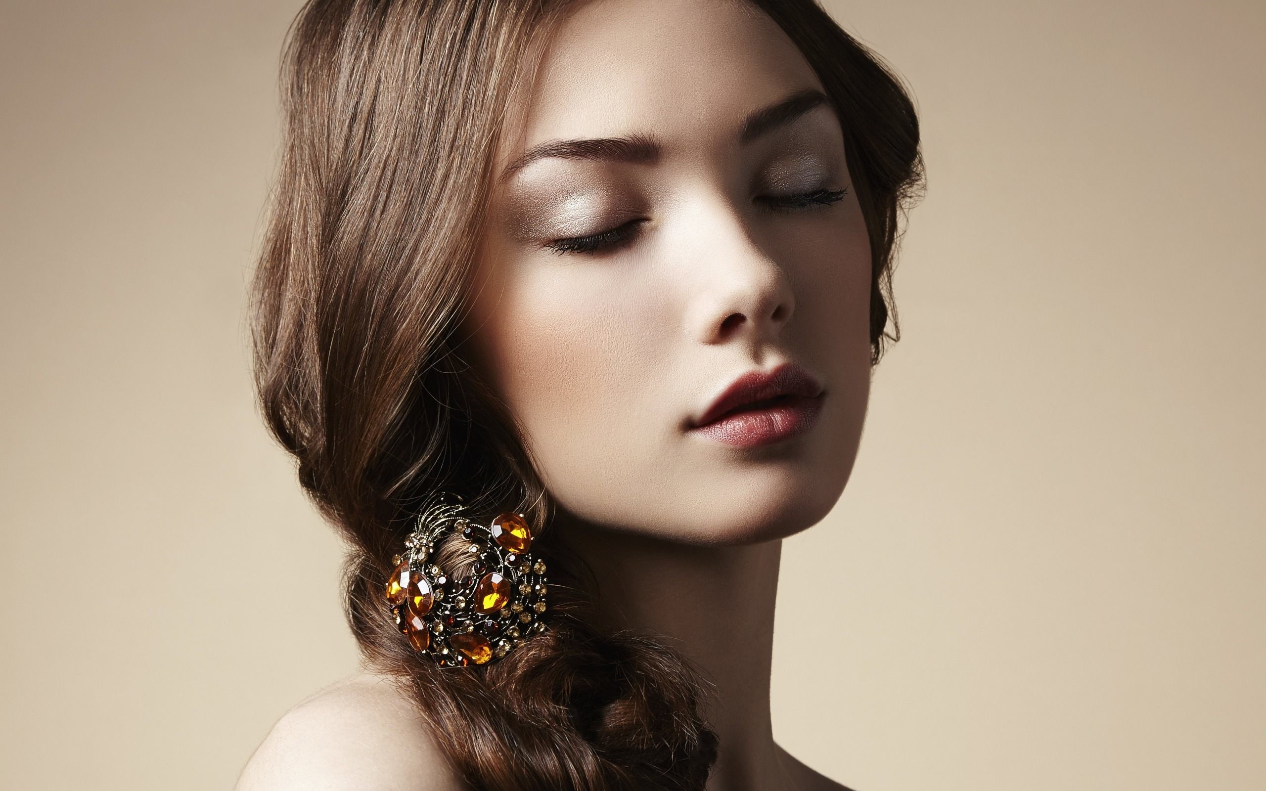 Beautiful Women Faces Wallpaper