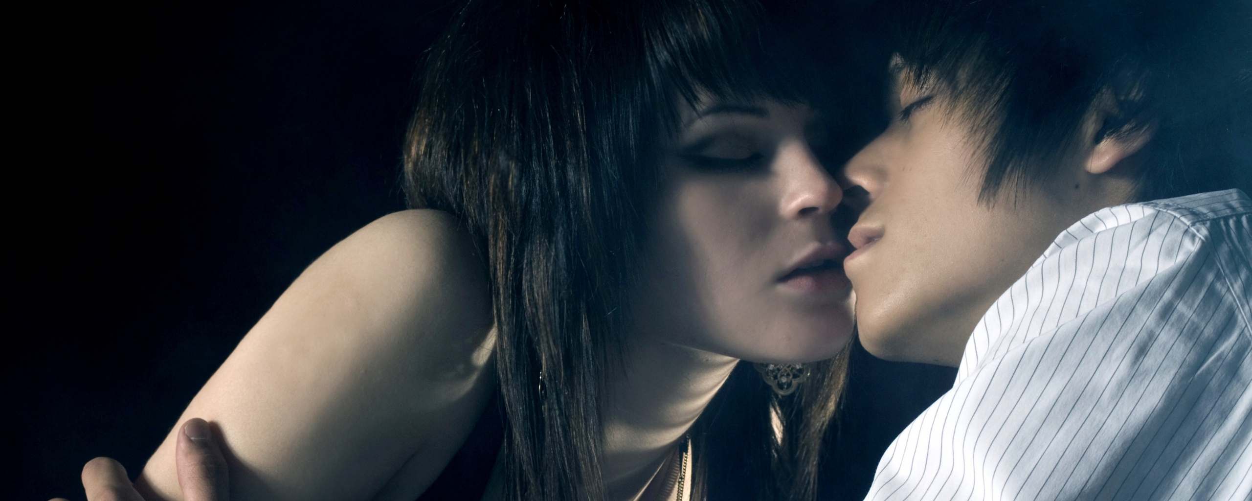 Kissing Touching Boy Girl Wallpaper Background Dual Monitor 2560x1024. 