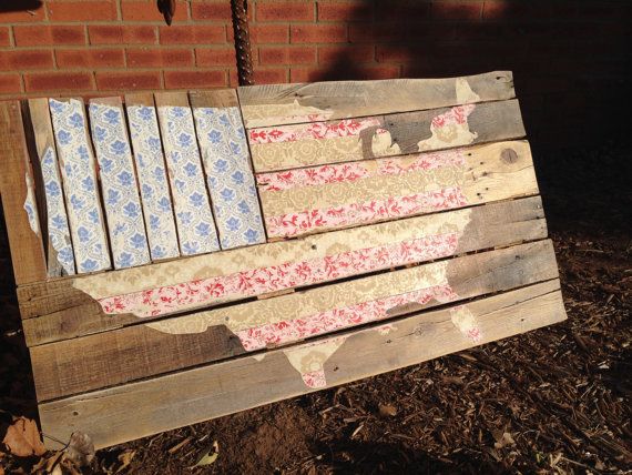 Pallet Wood And Vintage Wallpaper American Map Flag On