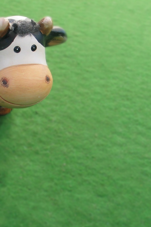 640x960 Cute cow Iphone 4 wallpaper