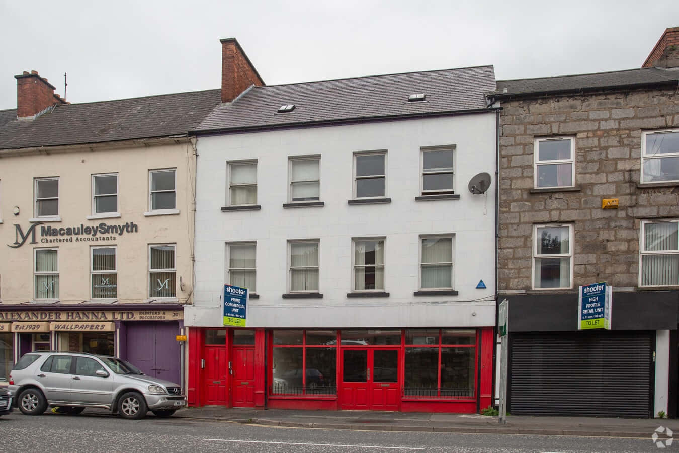 Newry Street With Shopsand Offices Wallpaper