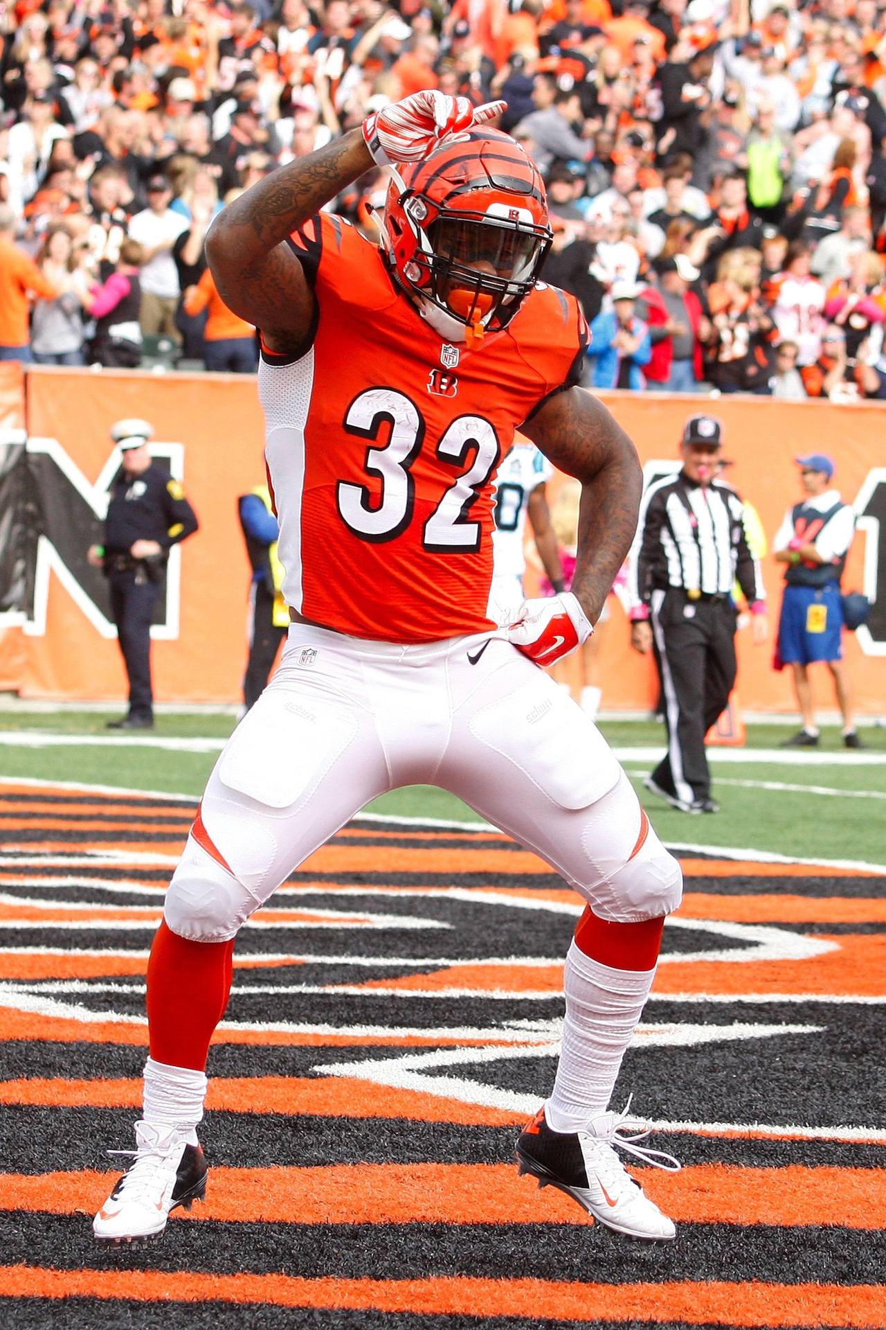 Bengals Jeremy Hill Busts out the Ickey Shuffle Against the