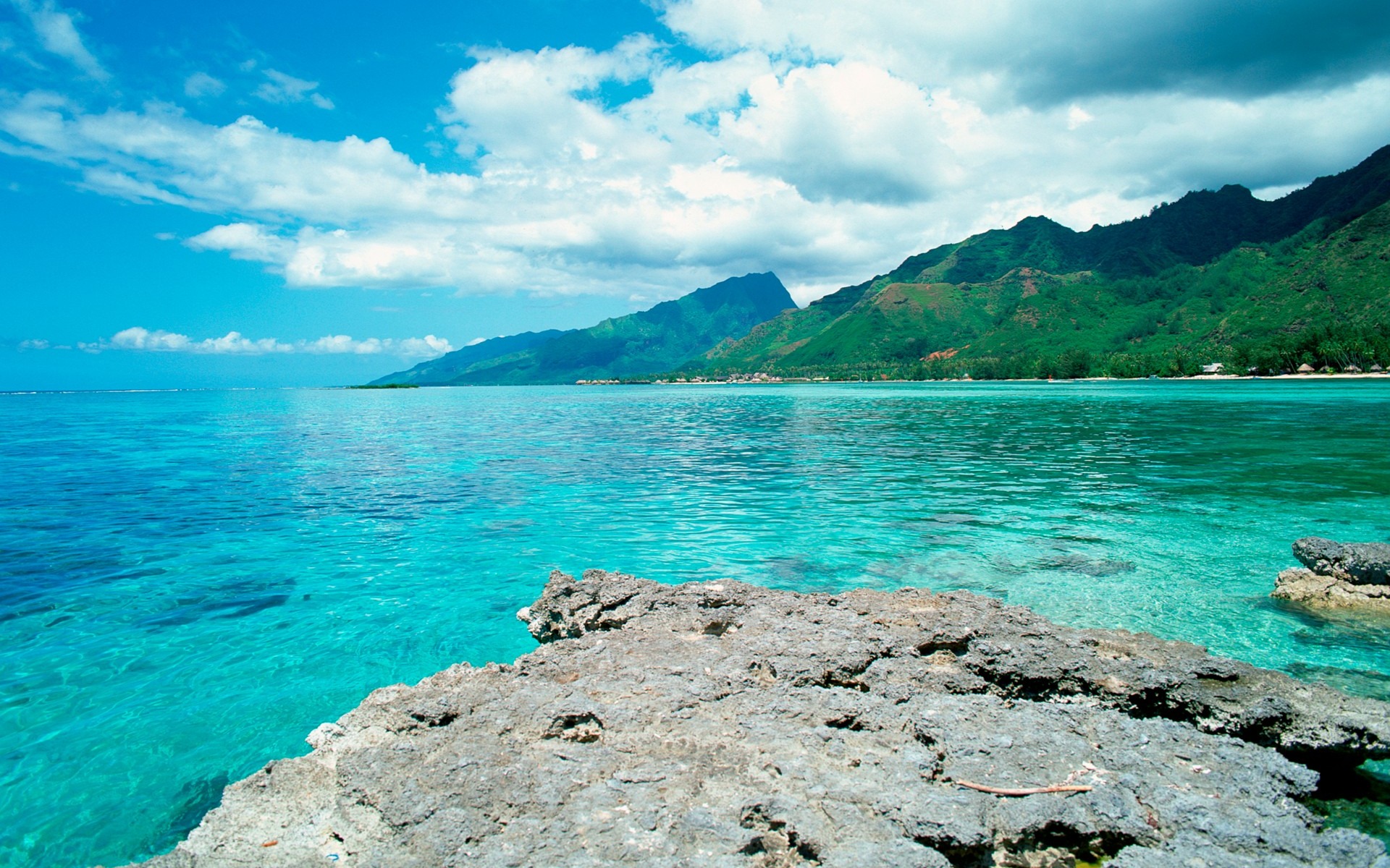 Tahiti Clear Water Wallpaper