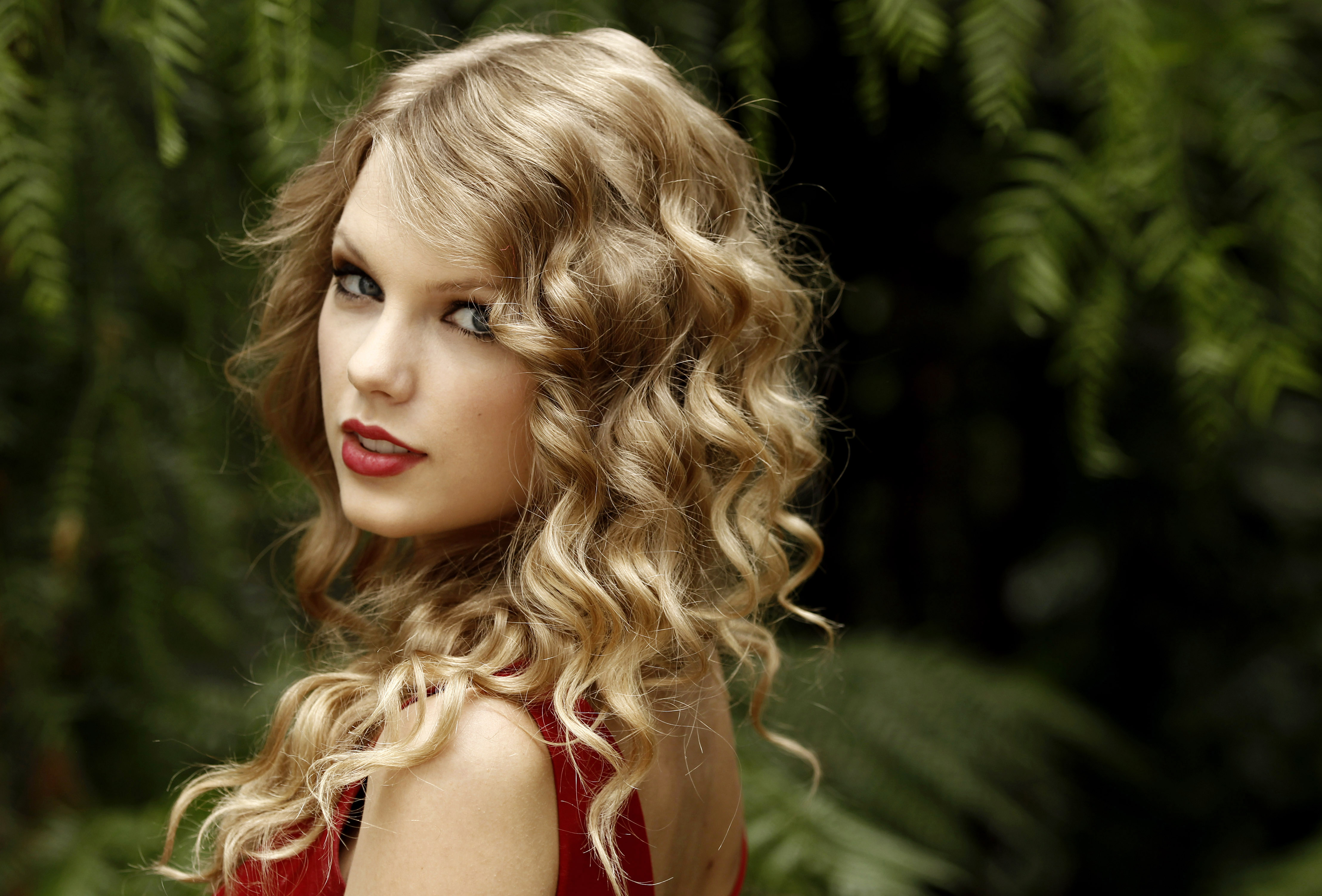 taylor swift red