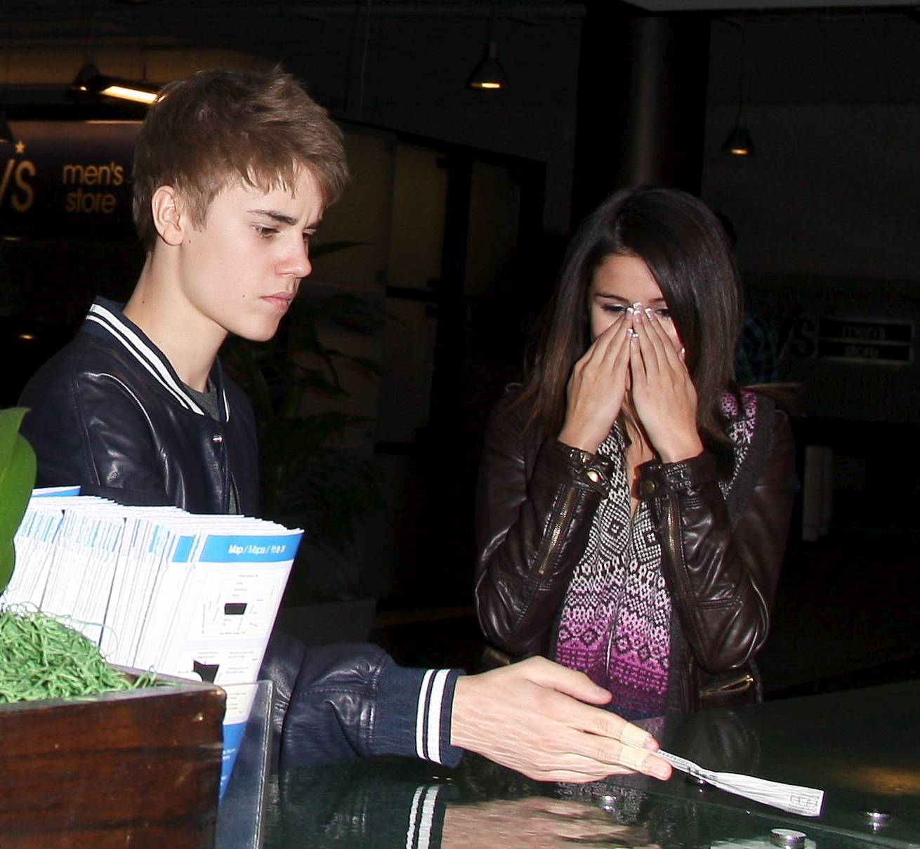 All About Football Wallpaper Justin Bieber And Selena Gomez
