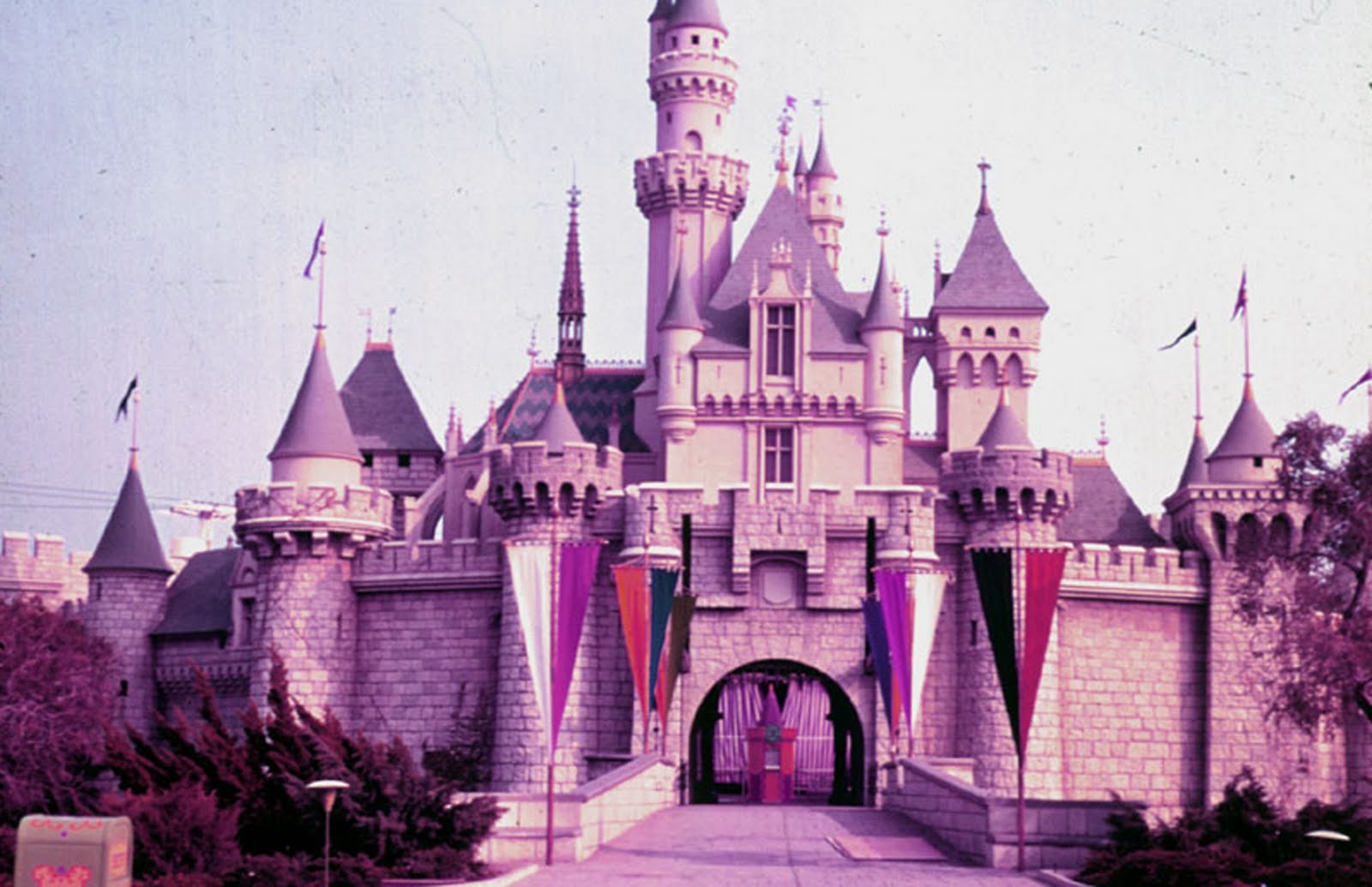 Princess Castle Wallpaper - WallpaperSafari