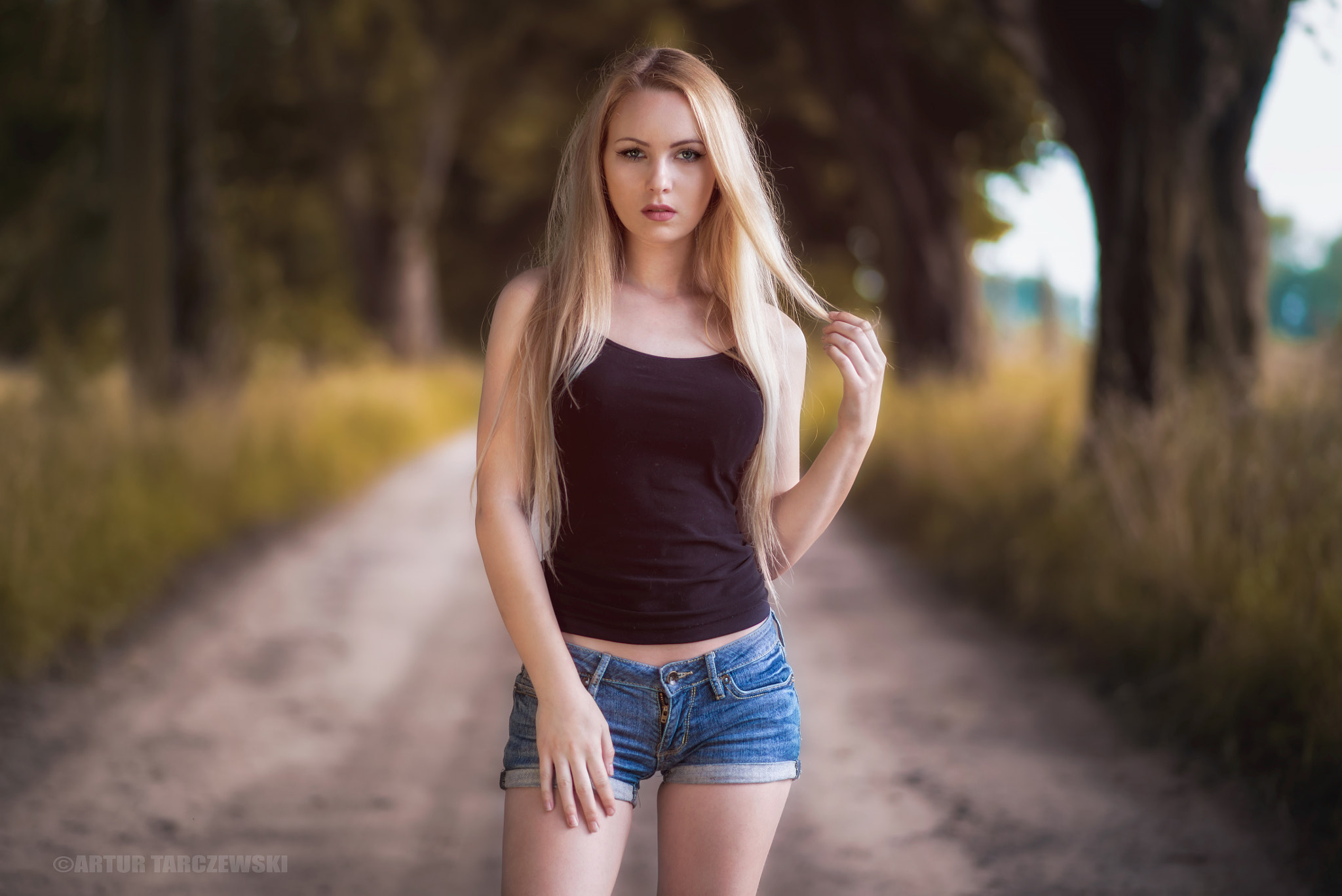 Blonde Girl In Depth Of Field HD Wallpaper Girls 4k Image
