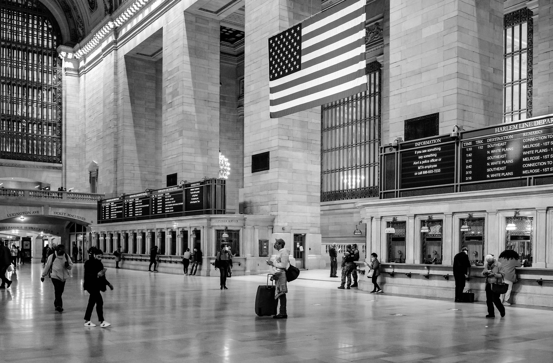 A Bustling Grand Central Station Filled With Tourists Wallpaper