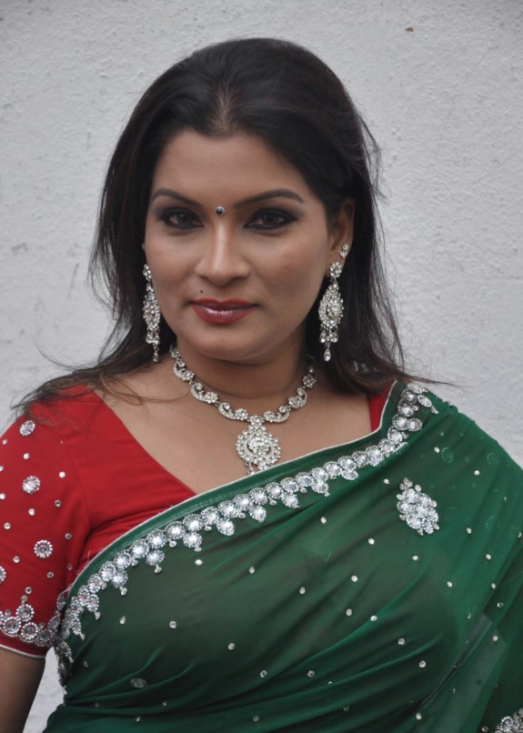 Tamil Actress HD Wallpaper Kumtaj Hot Green