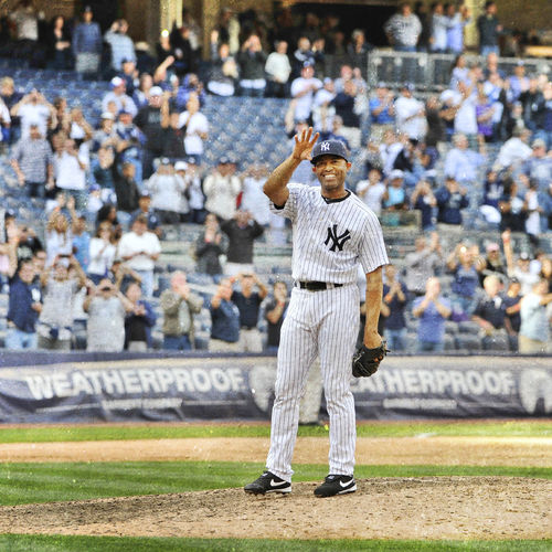 Widescreen Mariano Rivera Waves To The Audience Wallpaper