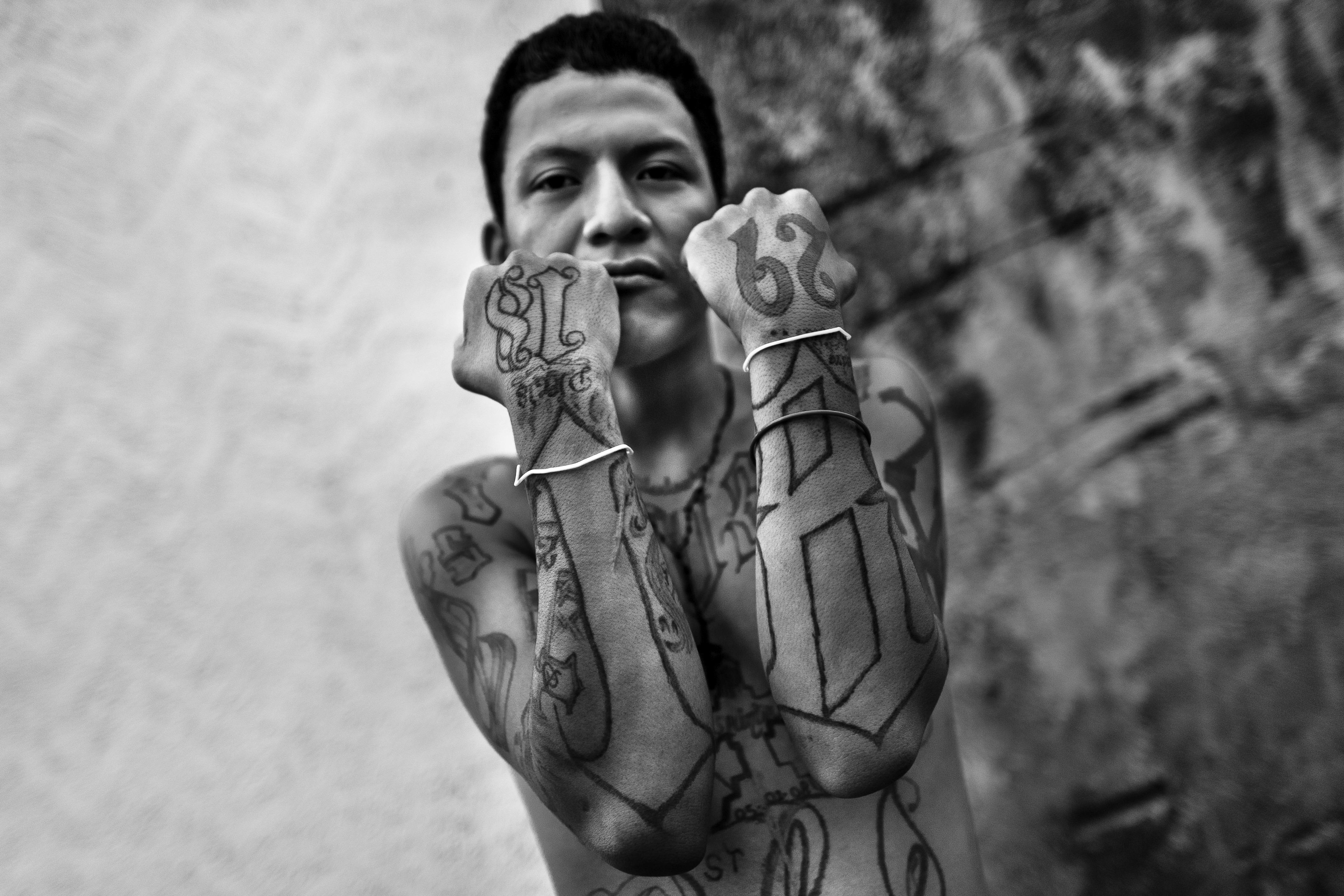 Powerful Image Capture Tattooed Gangsters Of El Salvador S M