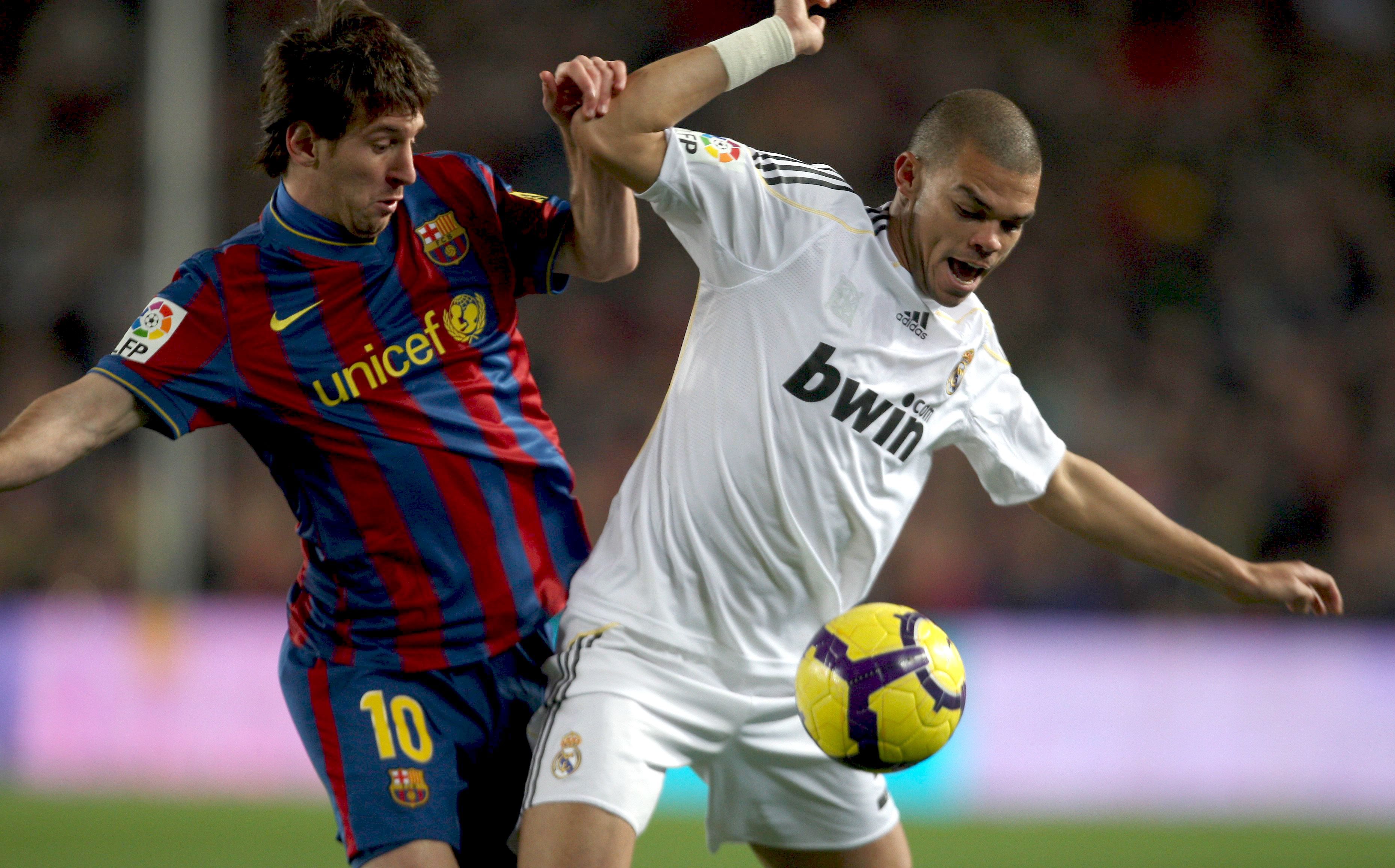 Real Madrid Pepe Is Fighting For The Ball Wallpaper And Image